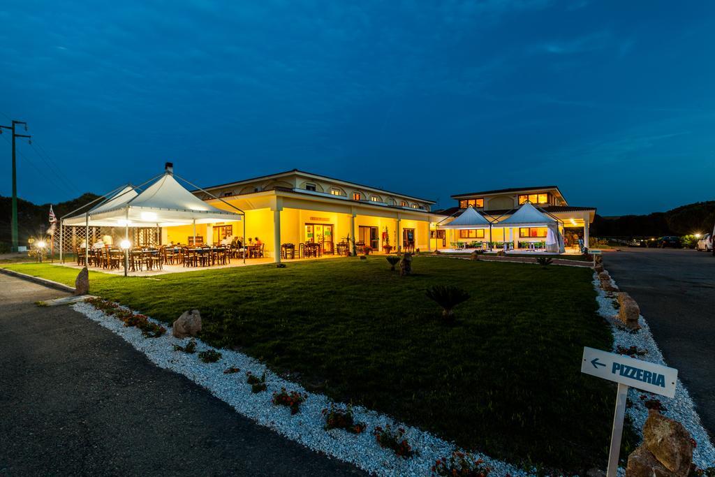 Hotel Petri Marini Aglientu Exterior photo