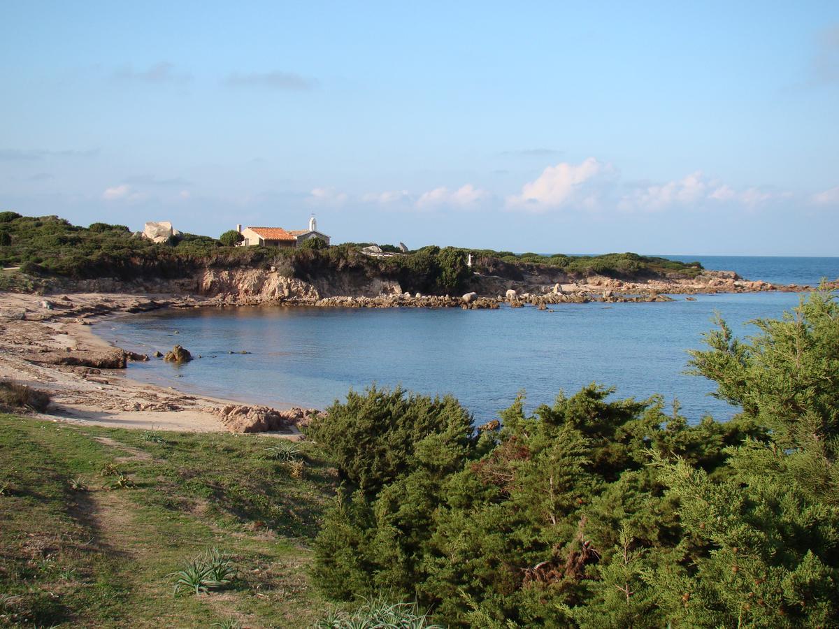 Hotel Petri Marini Aglientu Exterior photo